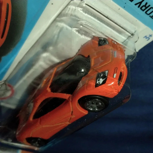 McLaren F1 Hotwheel "Pumpkin Orange" - Picture 4 of 5